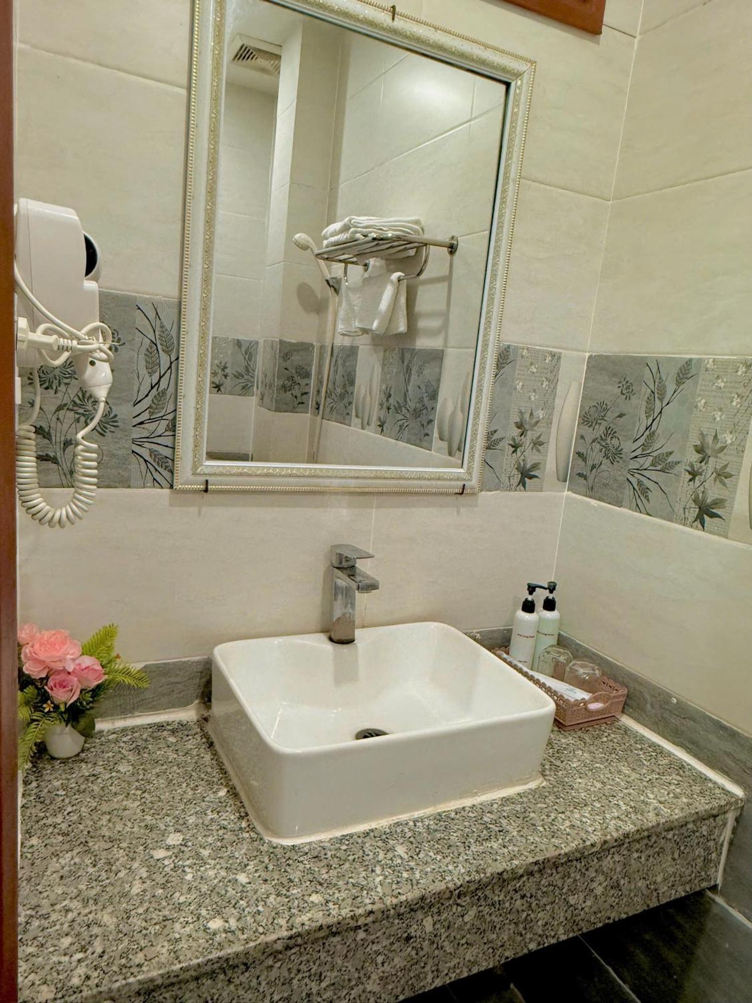 Phi Long Hotel Tuy Hoa Exterior photo