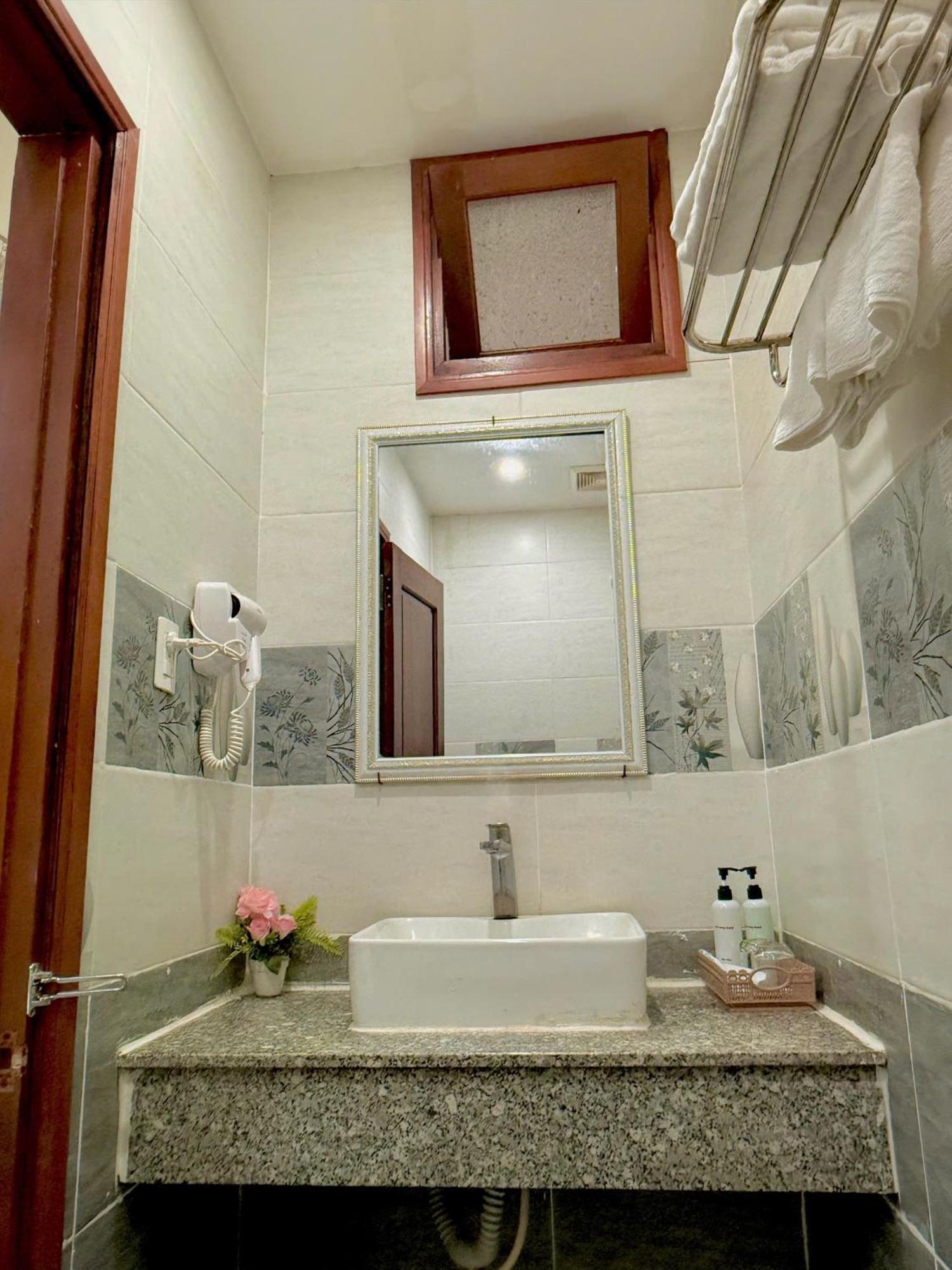 Phi Long Hotel Tuy Hoa Exterior photo